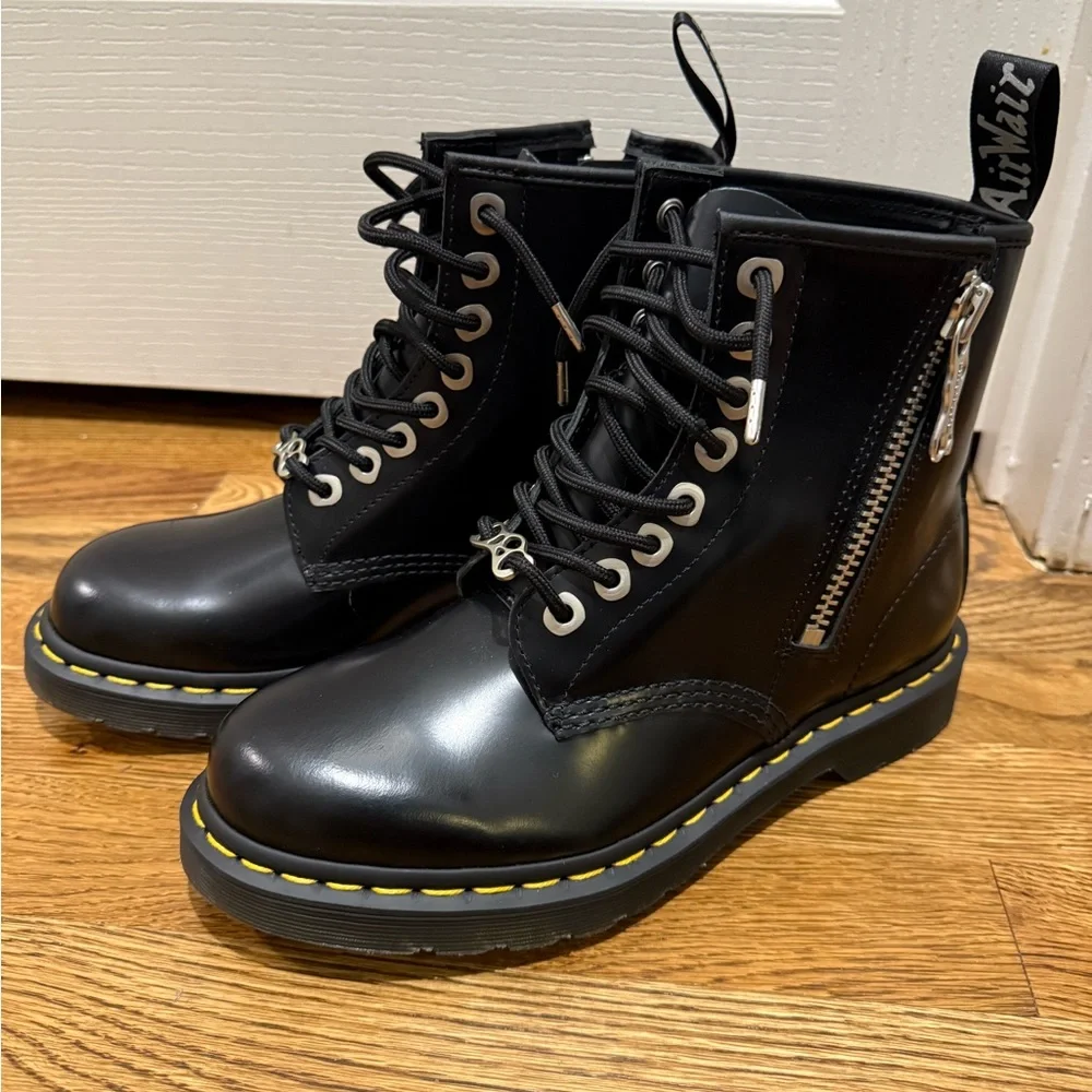 NEW Dr. Martens Black Combat Boots Sz 7M/8W
